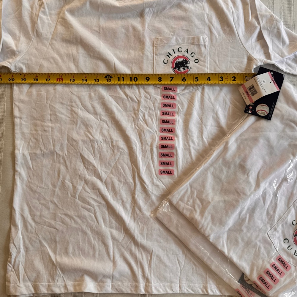Majestic Chicago Cubs Pocket T-Shirt White Floral Rose Graphic MLB Small - Picture 5 of 5